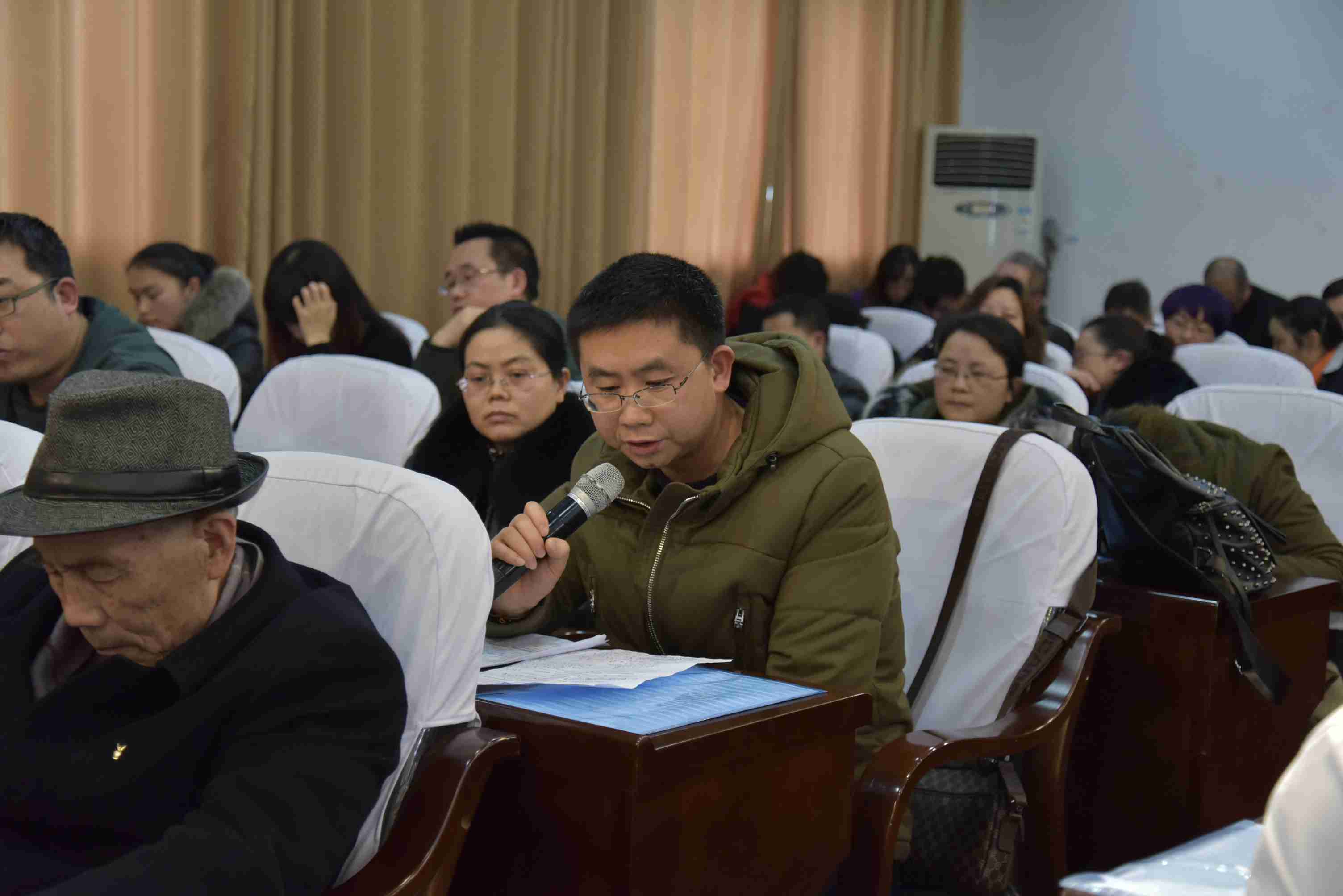 职工代表发言.JPG